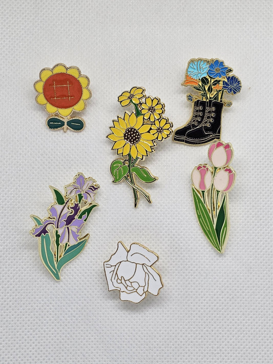 Cute Floral Pin badges (Various designs)